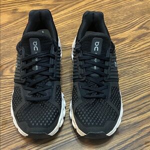 On cloud Black Athletic Running Shoes Size 7